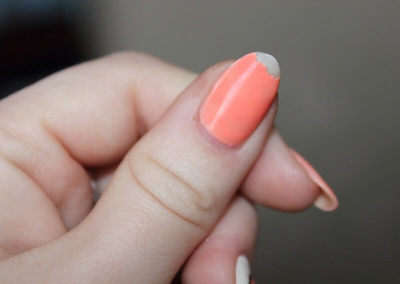 Маникюр насмарку: 5 причин, почему гель-лак не держится на ногтях